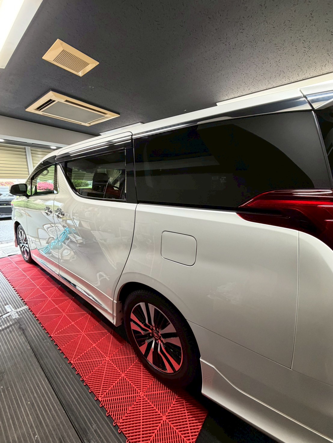 洗車・コーティング後（圧倒的な艶）